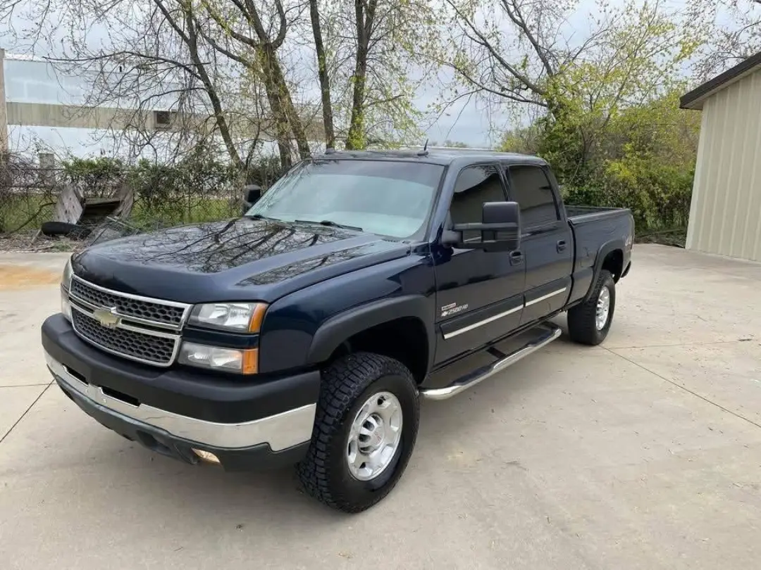 Black Chevrolet Silverado 2500HD LT
