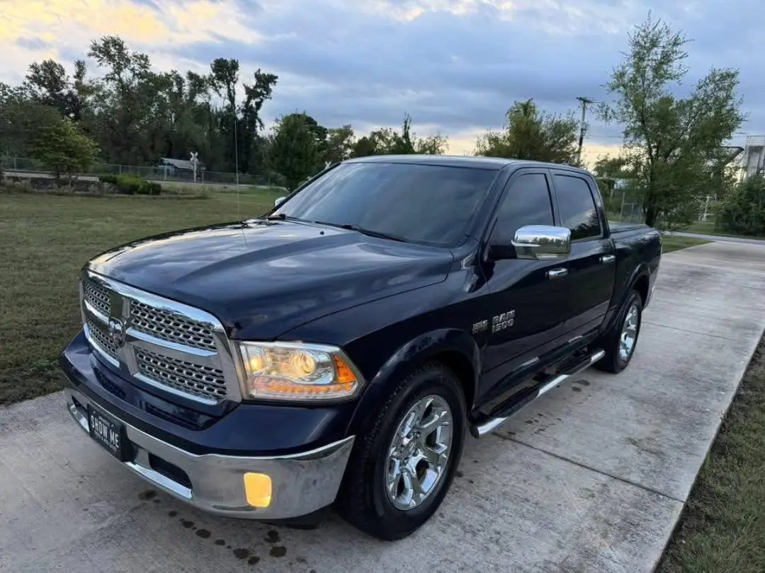 Black Ram 1500 Laramie