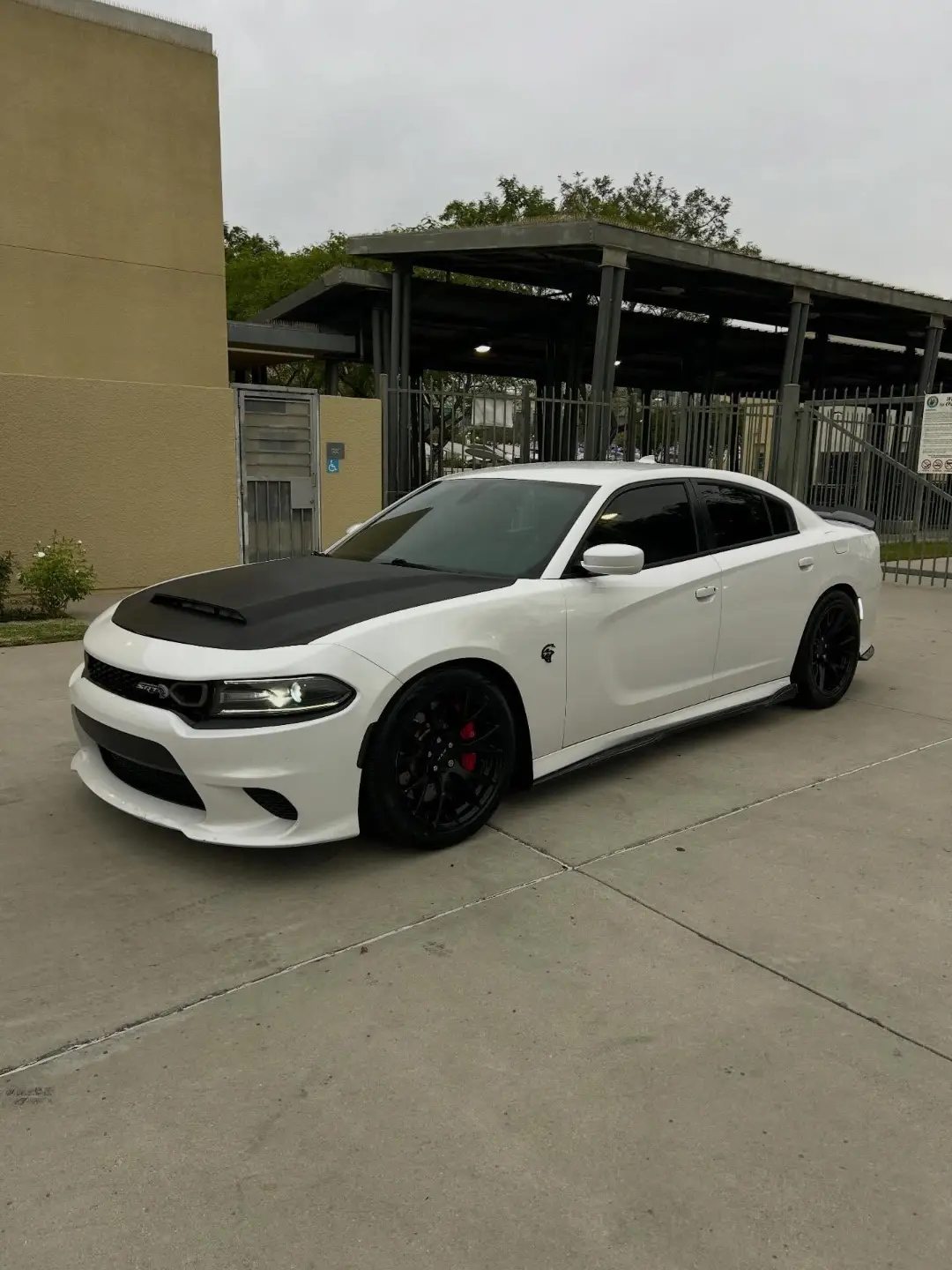 Ivory White Pearl Dodge Charger SRT Hellcat