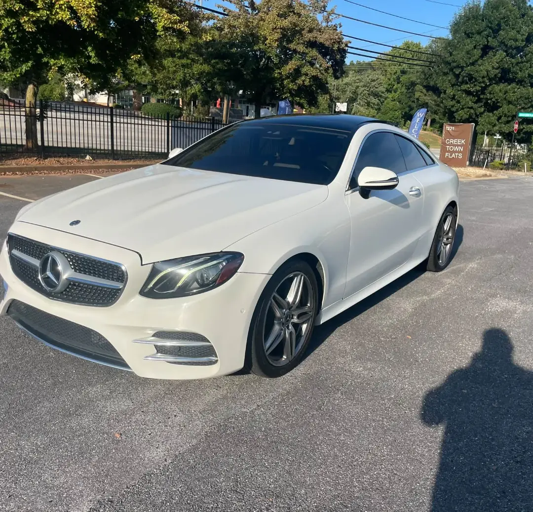 White Mercedes-Benz E400