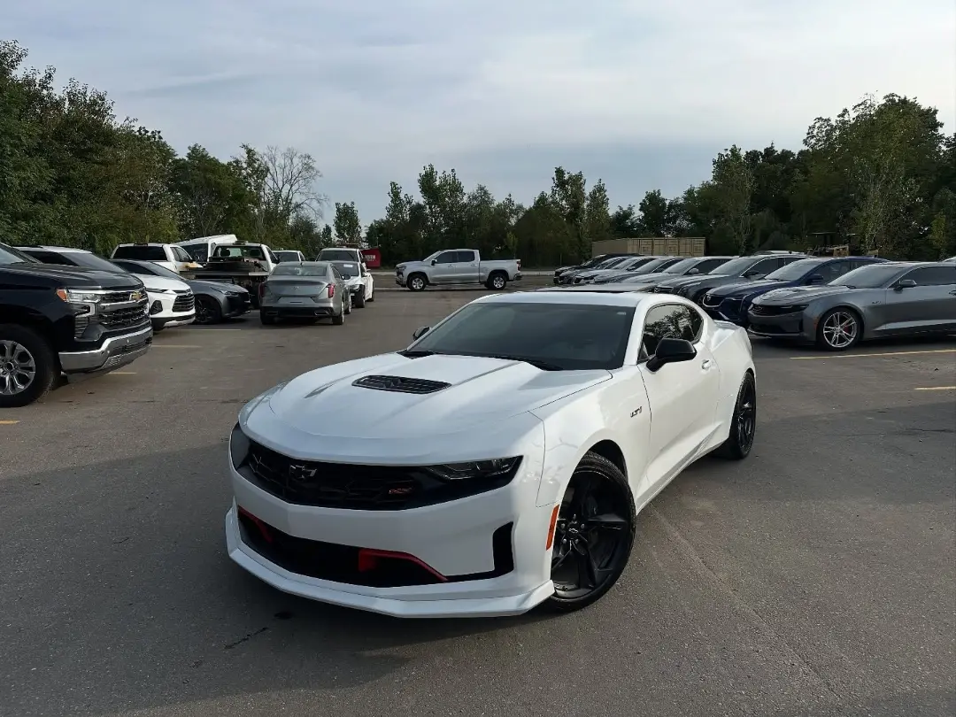 White Chevrolet Camaro LT1 RS