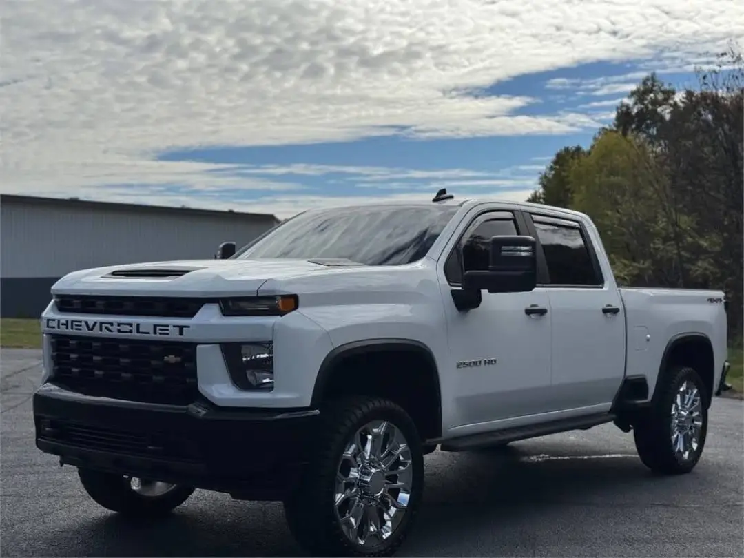 White Chevrolet Silverado 2500HD Custom