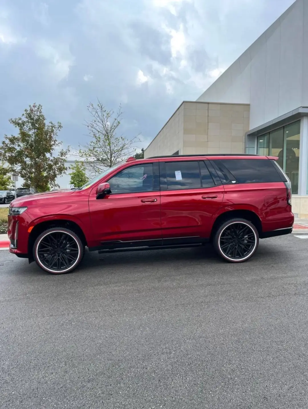 Cadillac Escalade Sport gallery photo 2