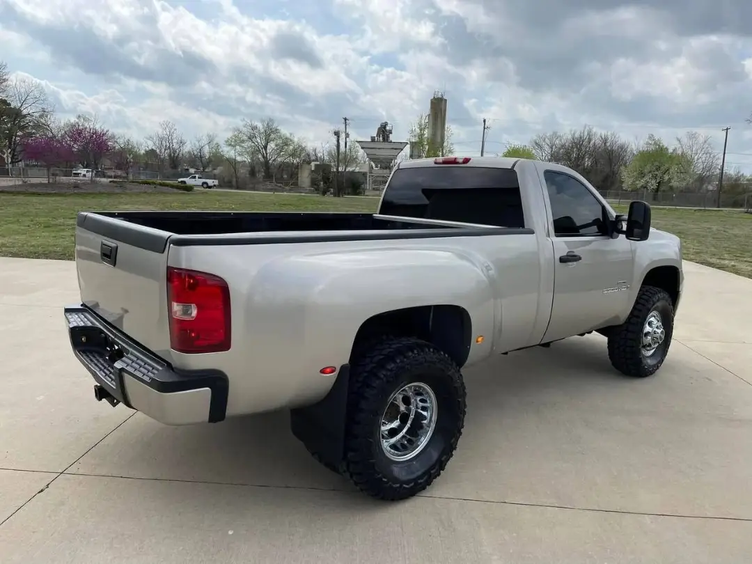 GMC Sierra 3500HD SLE gallery photo 2