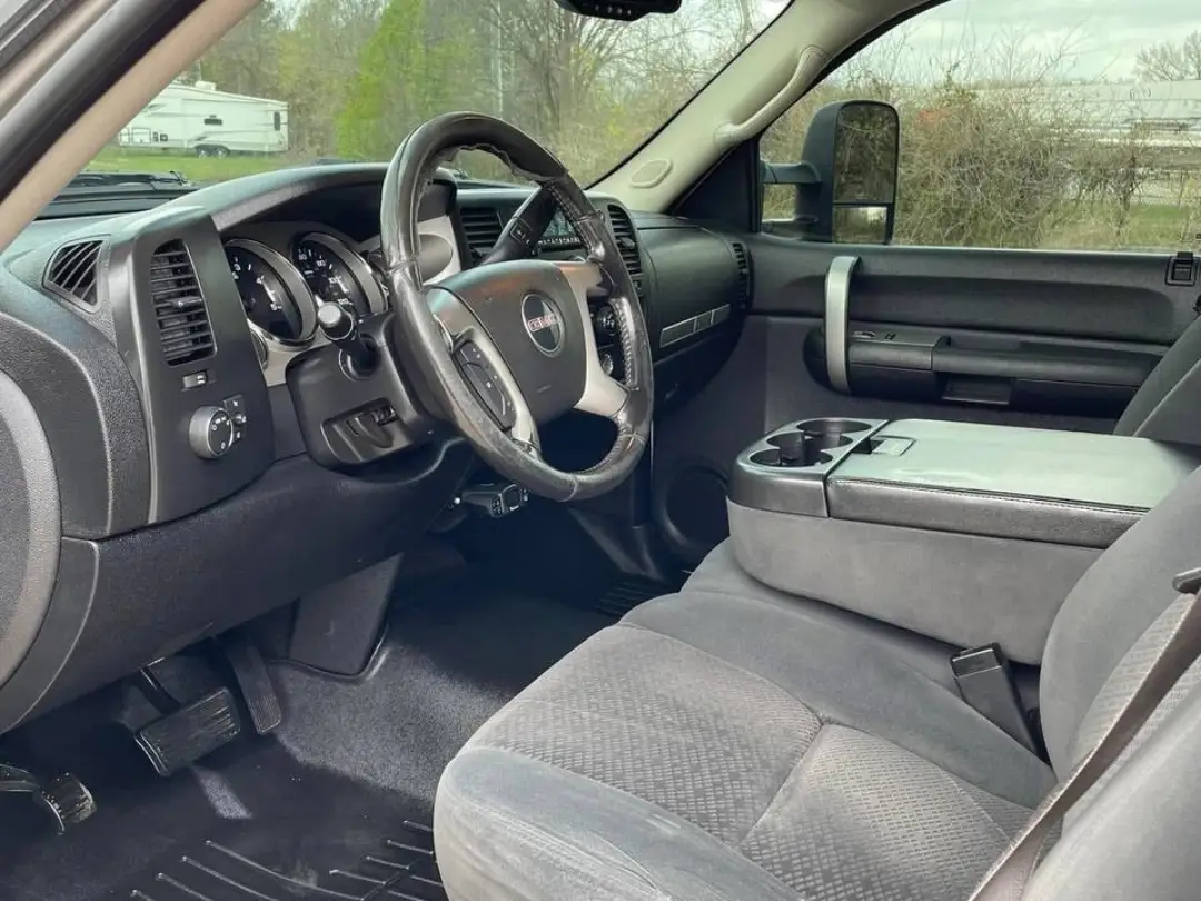 GMC Sierra 3500HD SLE gallery photo 3