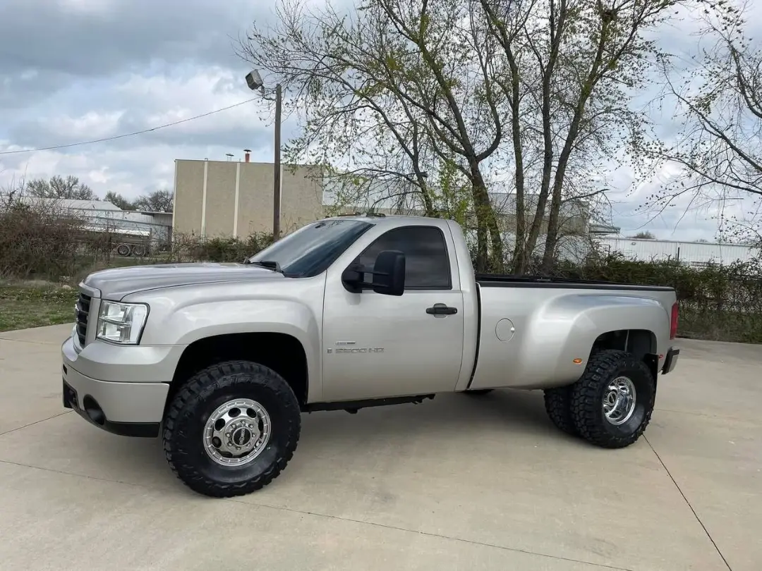 GMC Sierra 3500HD SLE gallery photo 4