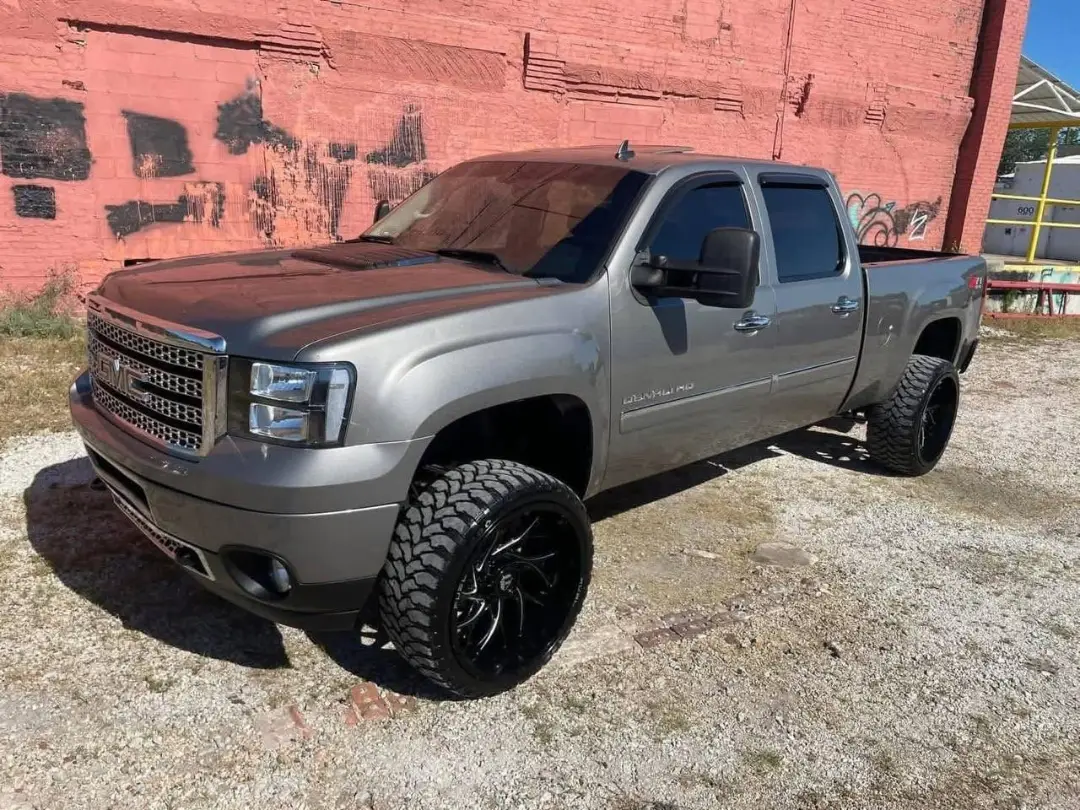 GMC Sierra 2500HD Denali gallery photo 2