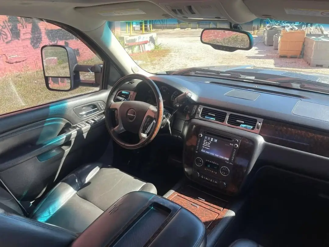 GMC Sierra 2500HD Denali gallery photo 3
