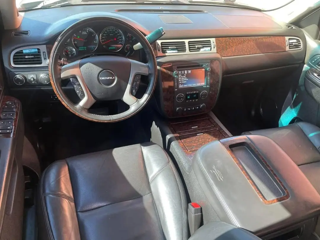 GMC Sierra 2500HD Denali gallery photo 7