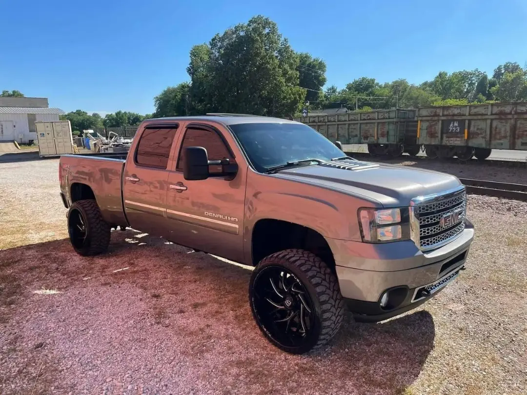 GMC Sierra 2500HD Denali gallery photo 8