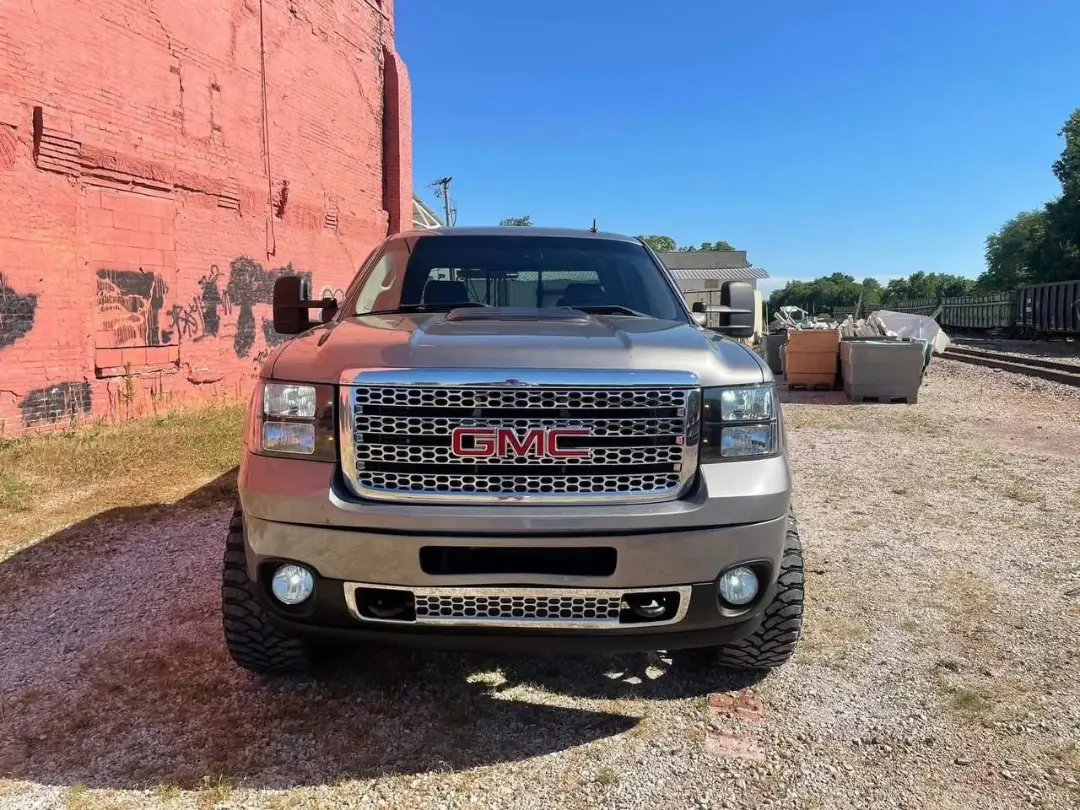 GMC Sierra 2500HD Denali gallery photo 9