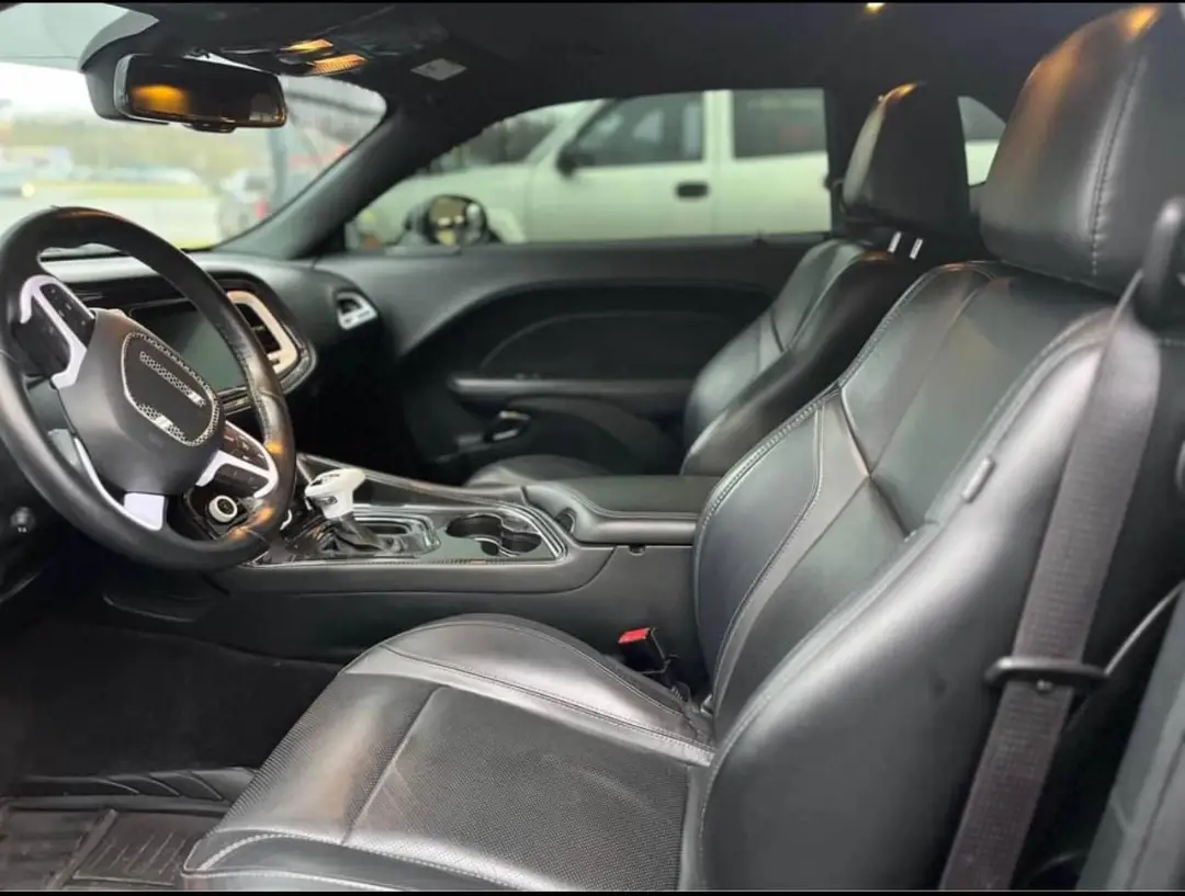 Dodge Challenger SXT Plus gallery photo 6