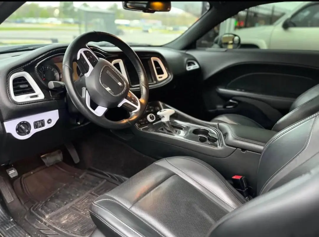 Dodge Challenger SXT Plus gallery photo 9