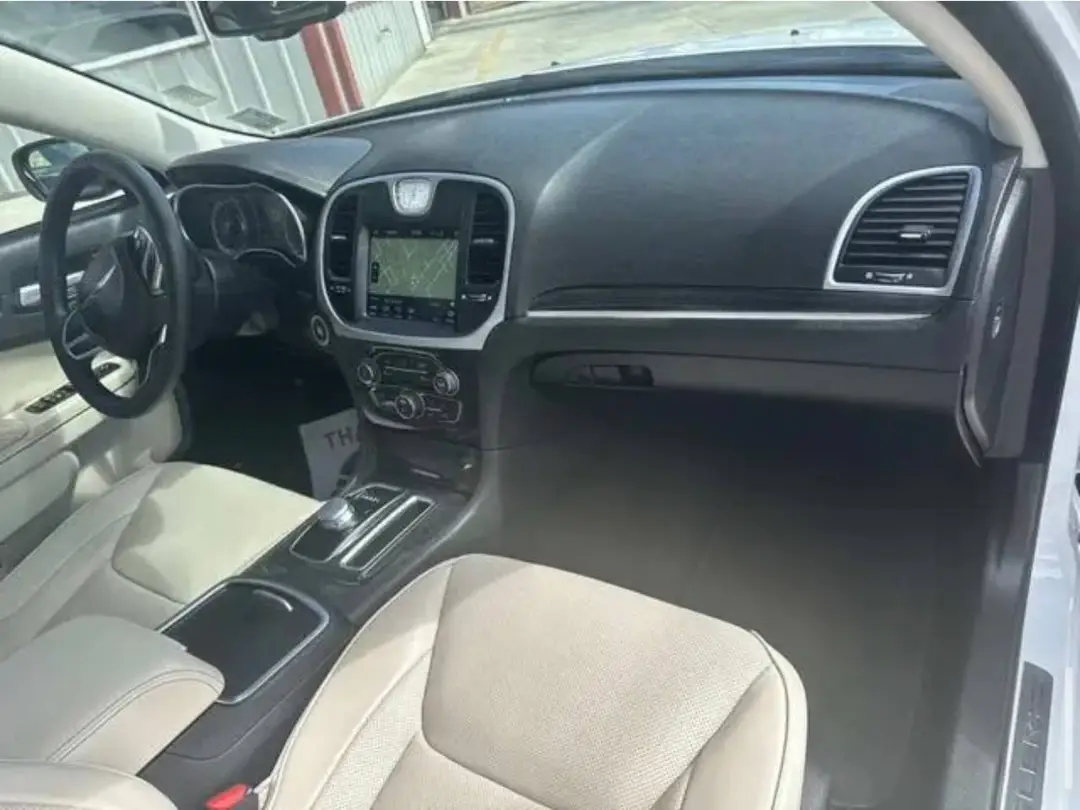 Chrysler 300 Touring gallery photo 5