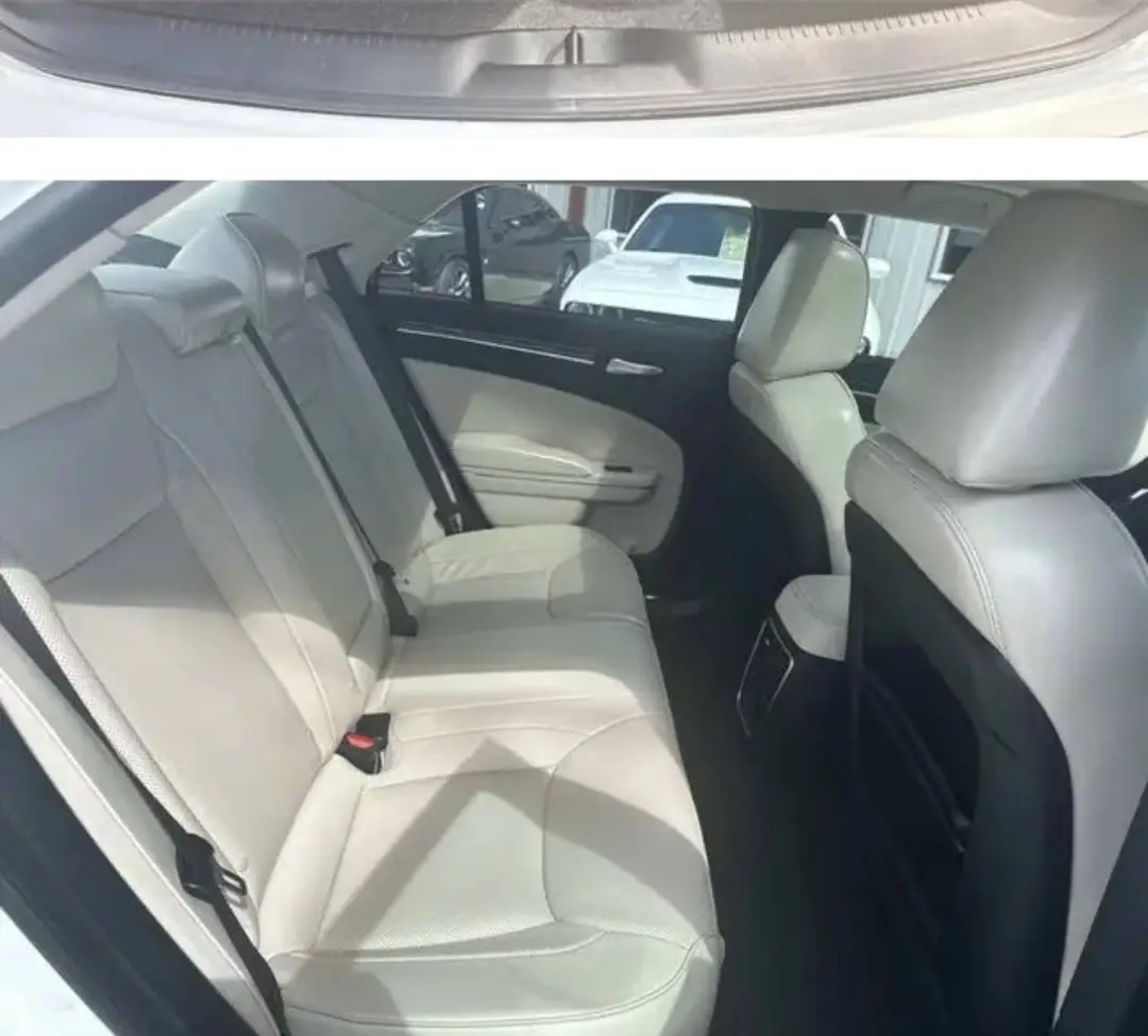 Chrysler 300 Touring gallery photo 7